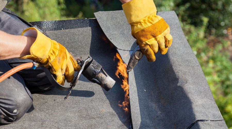 Professional gutter cleaning in Nokomis, FL